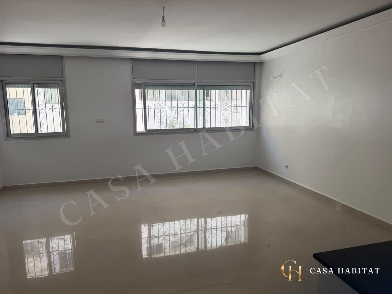 Photo de Appartement vide de 134 m² avec terrasse et parking à louer à 2 Mars, Casablanca à 2 Mars