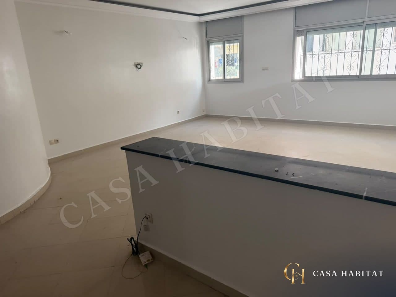 Photo de Appartement vide de 134 m² avec terrasse et parking à louer à 2 Mars, Casablanca à 2 Mars