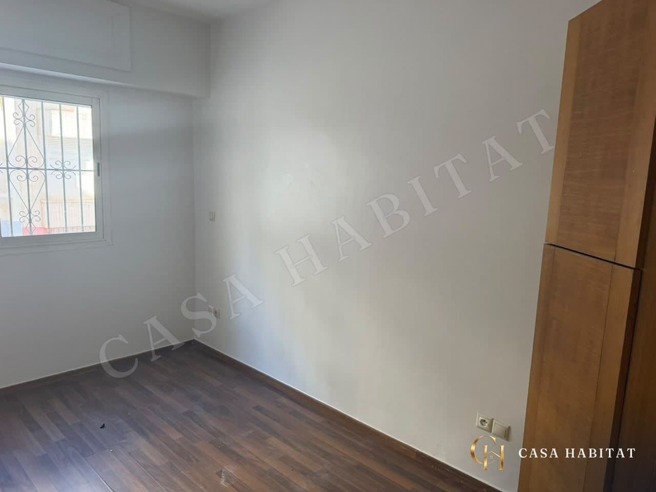 Photo de Appartement vide de 134 m² avec terrasse et parking à louer à 2 Mars, Casablanca à 2 Mars