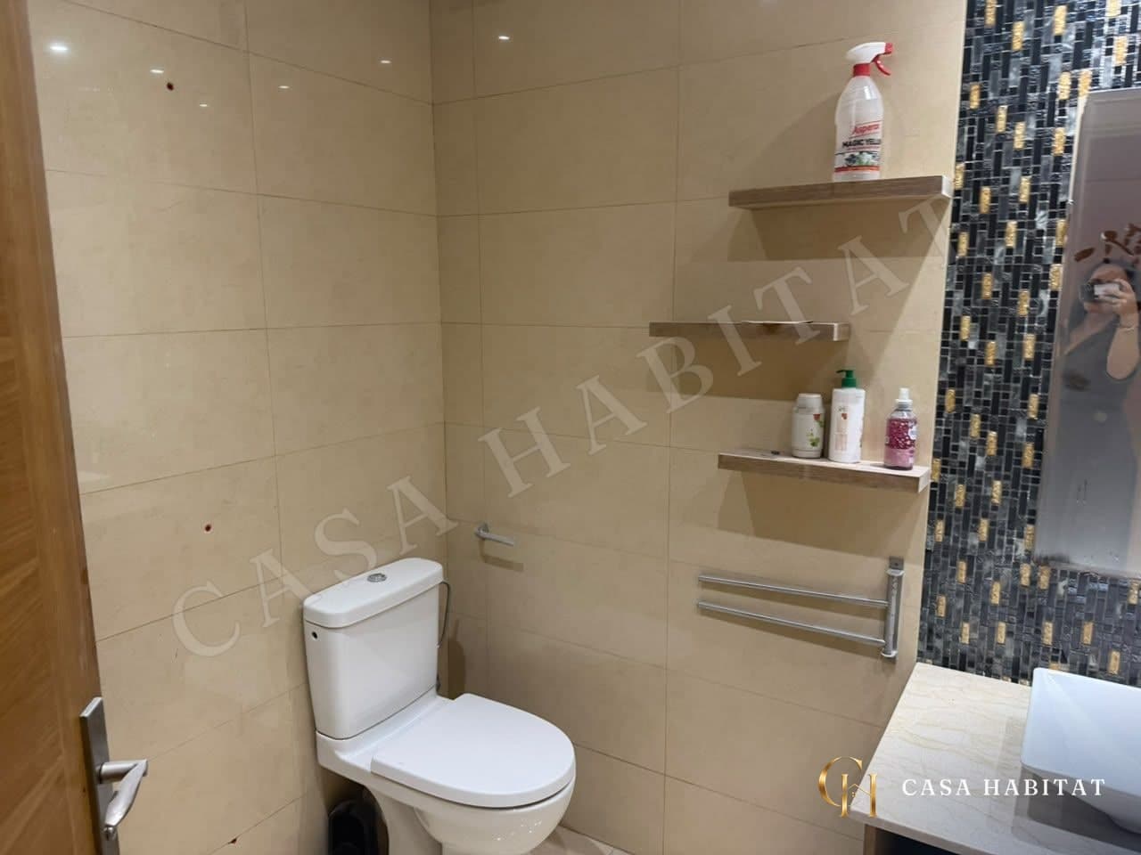 Photo de Appartement vide de 134 m² avec terrasse et parking à louer à 2 Mars, Casablanca à 2 Mars