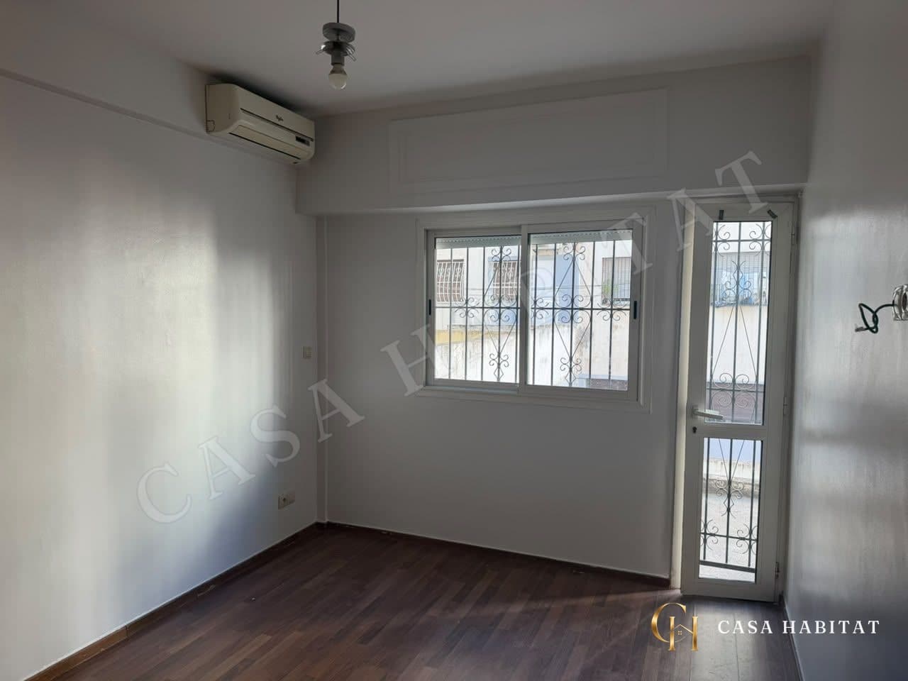 Photo de Appartement vide de 134 m² avec terrasse et parking à louer à 2 Mars, Casablanca à 2 Mars