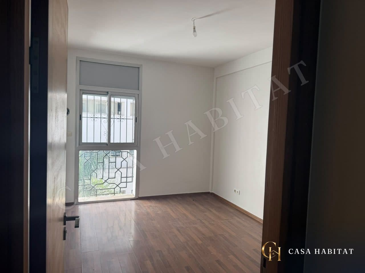 Photo de Appartement vide de 134 m² avec terrasse et parking à louer à 2 Mars, Casablanca à 2 Mars