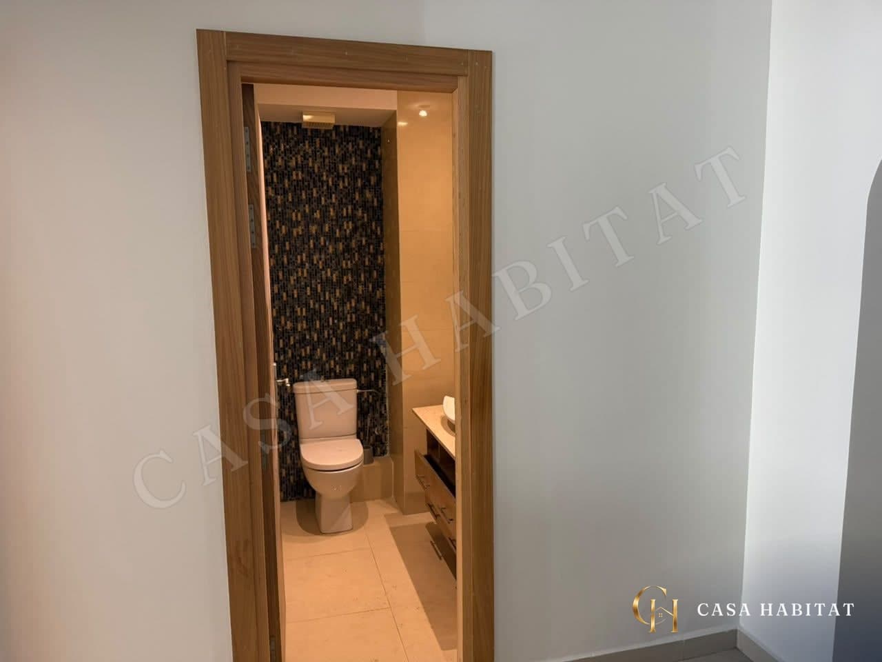 Photo de Appartement vide de 134 m² avec terrasse et parking à louer à 2 Mars, Casablanca à 2 Mars