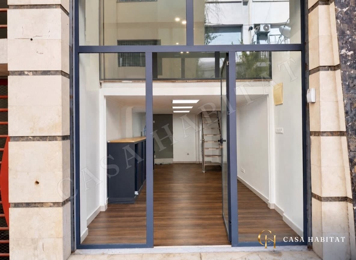Photo de Local commercial 23 m² avec mezzanine à louer – Mers Sultan à Mers Sultan